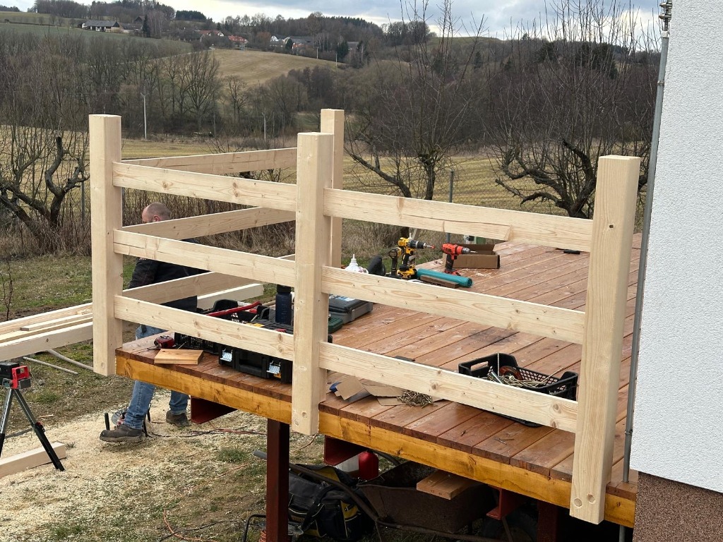 Detail tesařské konstrukce terasy